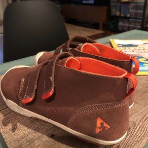 Plae shoes  "Lou" sneakers Big kid 2.5 chestnut brown NEW